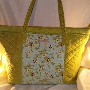 Isabella’s Journey SPRING GREEN WITH FLOWERS QUILTED TOTEBAG WITH ROPE HANDLES